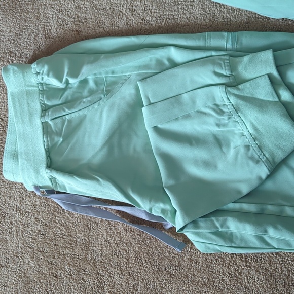 Lux scrub set in mint green - Picture 3 of 7